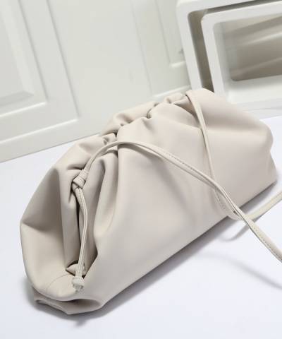 Сумка Bottega Veneta The Pouch Mist Clutch
